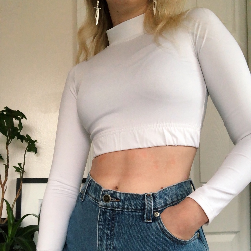 MOCK NECK CROP TOP